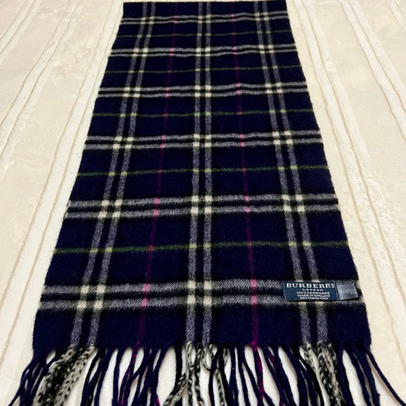 Burberry London 100% Cashmere Navy Plaid Scarf.Made in England - Picture 2 of 4